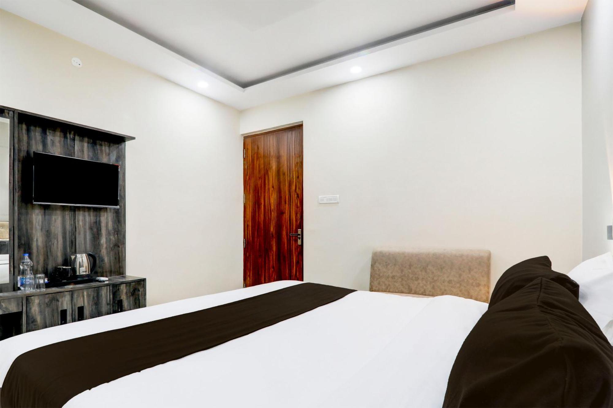 ホテル Super Townhouse Gls International ラクナウ エクステリア 写真